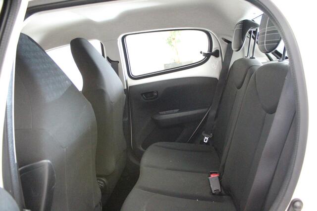 Peugeot 108 1.0 e-VTi Active | APK: 04-2027 | AIRCO | ELEK-RAMEN | TEL | AUX | CPV | LED | 5DEUR | WIELDOP |