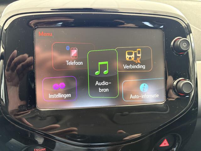 Peugeot 108 1.0 e-VTi Allure Airco - Achteruitrijcamera - Bluetooth - Led verlichting - Elektrische ramen - Licht metalen velgen 15 inch - Mistlampen voor - Stuur multifunctioneel - Start/ stop systeem - Centrale vergrendeling met afstandsbediening