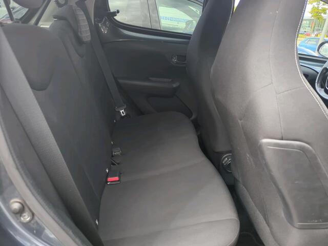 Peugeot 108 1.0 e-VTi Allure ALL-INRIJKLAARPRIJS/Camera/Apple Carplay/Climate Controle/Donker getint glas