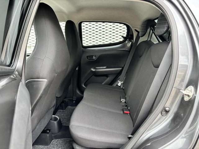 Peugeot 108 5-deurs Allure 1.0 e-VTi 72pk | CAMERA | CLIMA | UNIEKE KM-STAND! | DAB+ | LM-VELGEN | EXTRA GETINTE ACHTERRUITEN | ISOFIX |