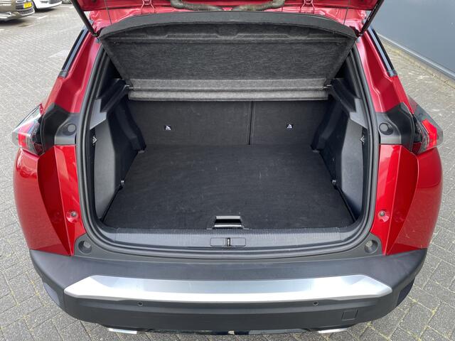 Peugeot 2008 130pk Allure Pack (Camera - Navigatie via APP - i-cockpit - Automatische Airco - Parkeersensoren V+A)