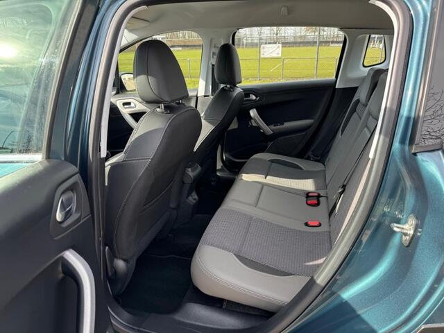 Peugeot 2008 1.2 Turbo ALLURE -Climate-Cruise Control