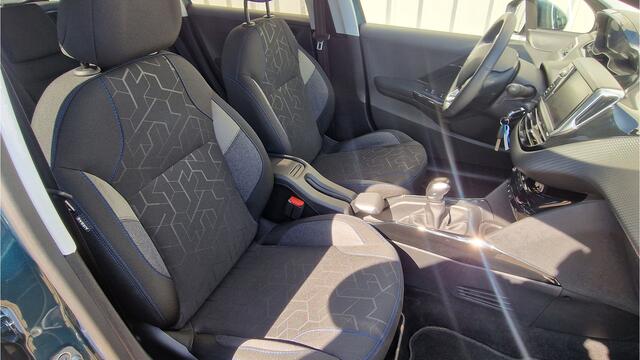 Peugeot 2008 1.2 PureTech Signature