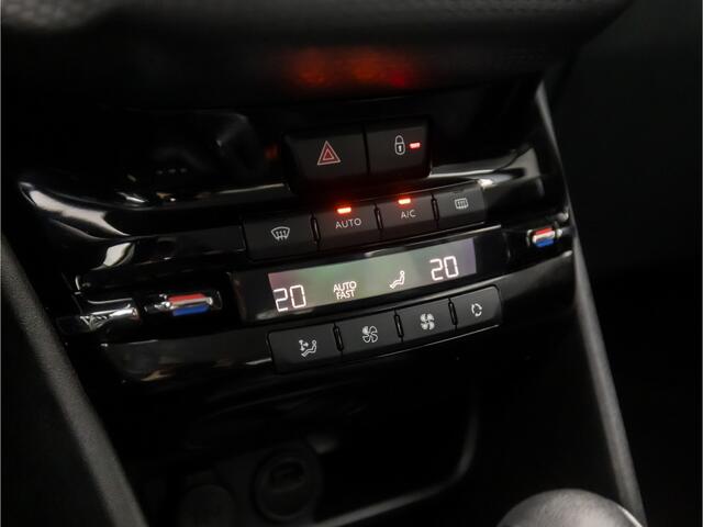 Peugeot 2008 1.2 PureTech Sport Automaat (APPLE CARPLAY, NAVIGATIE, CLIMATE, LEDER, CRUISE, SPORTSTOELEN, PARKEERSENSOREN, CRUISE, NIEUWE APK, NIEUWSTAAT)