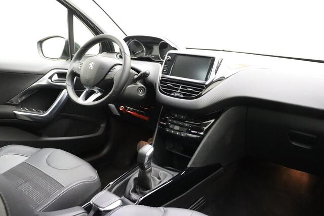 Peugeot 2008 1.2T 110pk Allure Peugeot 2008 1.2 PureTech Allure 110 Pk | Navigatie | Cruise Control | Climate Control | Panorama Dak | Lage Km-Stand | Electrische Ramen | LM-Velgen