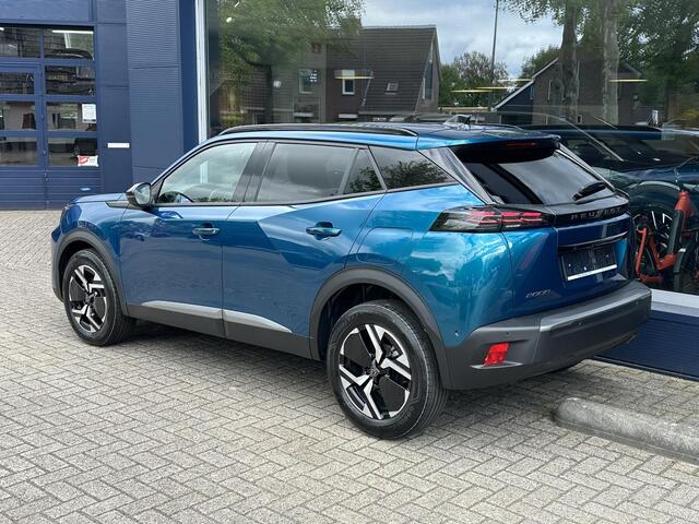 Peugeot 2008 1.2 Allure 100pk Nieuwe kleur! | Bouwjaar 2025 | Stoelverwarming | Navigatie Via Telefoon | 360 Graden Camera | Dode Hoek Detectie | Climate Control | LED Verlichting | Cruise Control Adaptief | 17" Lichtmetalen Velgen | Hoge Zitpositie | Half Lederen Bek