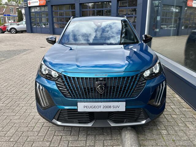 Peugeot 2008 1.2 Allure 100pk Nieuwe kleur! | Bouwjaar 2025 | Stoelverwarming | Navigatie Via Telefoon | 360 Graden Camera | Dode Hoek Detectie | Climate Control | LED Verlichting | Cruise Control Adaptief | 17" Lichtmetalen Velgen | Hoge Zitpositie | Half Lederen Bek