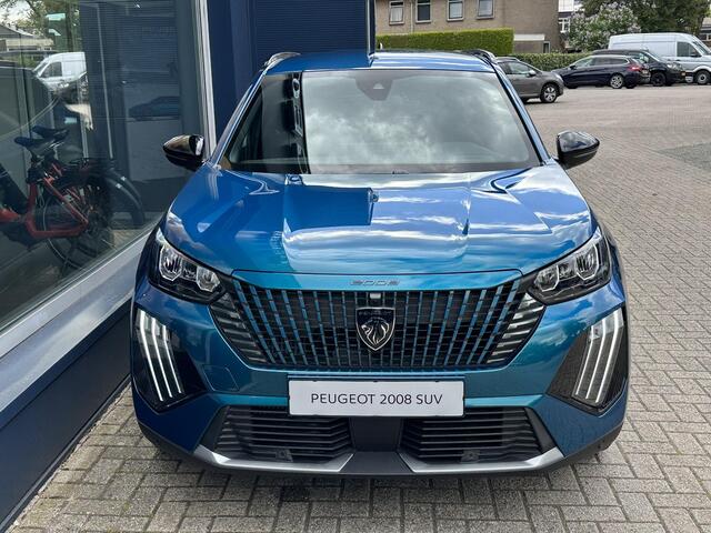 Peugeot 2008 1.2 Allure 100pk Nieuwe kleur! | Bouwjaar 2025 | Stoelverwarming | Navigatie Via Telefoon | 360 Graden Camera | Dode Hoek Detectie | Climate Control | LED Verlichting | Cruise Control Adaptief | 17" Lichtmetalen Velgen | Hoge Zitpositie | Half Lederen Bek