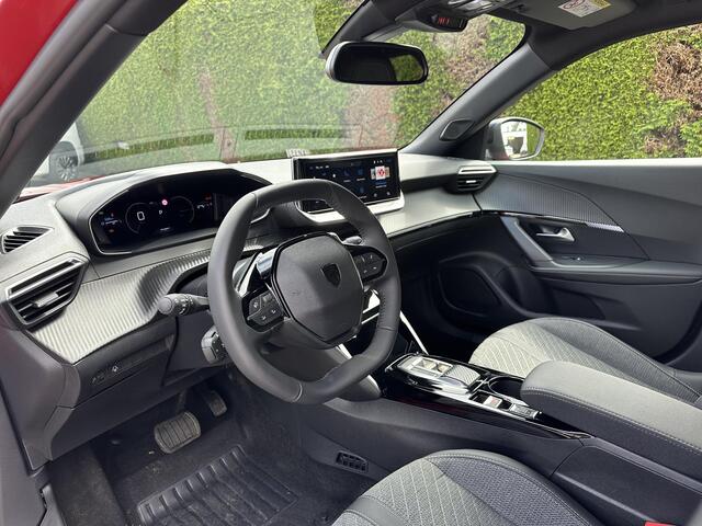 Peugeot 2008 1.2 Hybrid 145 PK Allure | 2025 Auto | Hybride Elektrisch rijden met Automaat | Parkeercamera 360 graden | Stoelverwarming | LED Verlichting | Navigatie via Telefoon | 17" Lichtmetalen Velgen | Cruise & Climate Control | Dode Hoek Bewaking |
