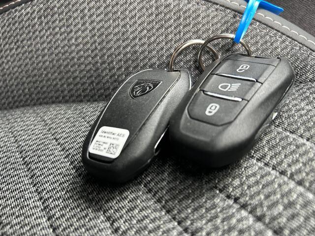 Peugeot 2008 1.2 PureTech Allure Pack l 360 Camera l Adaptieve Cruise l Stoelverwarming
