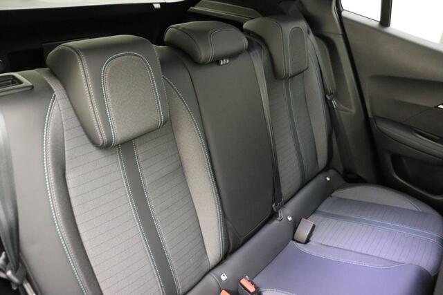Peugeot 2008 1.2T 130pk Allure Pack | Navigatie | Achteruitrijcamera | Climate Control | Keyless | LED | Privacy Glass