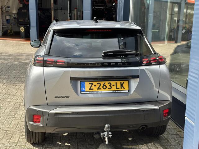 Peugeot 2008 1.2 Turbo 100 PK Allure | 12-2023 Auto ! | Navigatie | Trekhaak 1200 KG | Climate Control | Parkeersensoren | LED Verlichting | Hoge Zitpositie | Dakrails | Cruise Control | 17" Lichtmetalen Velgen |