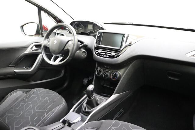 Peugeot 2008 1.2 110pk Blue Lion | Trekhaak | Panorama dak | Airco | Cruise Control | Elektrische ramen | Navigatie | Radio / Bluetooth