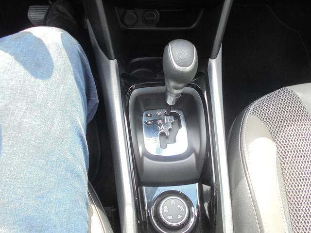 Peugeot 2008 1.2 PureTech Allure Automaat, Cruise Controle, Airco, Navigatie, Trekhaak, Achteruitrijhulp