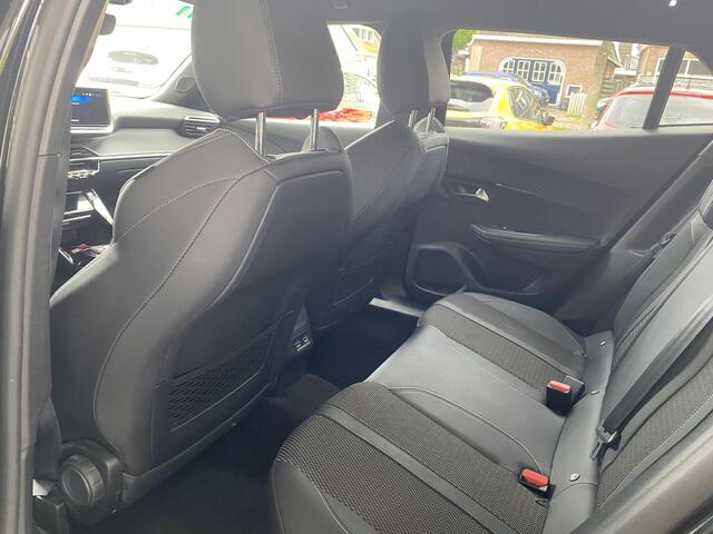 Peugeot 2008 1.2T 130pk Automaat GT | Achteruitrijcamera | Apple Carplay & Android Auto | Keyless Start | LED koplampen | Privacy Glass