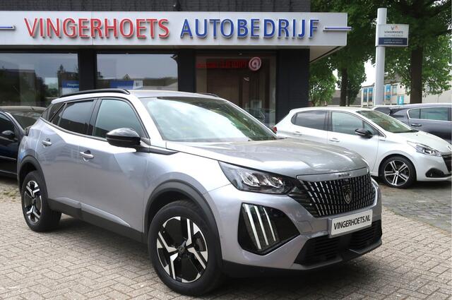 Peugeot 2008 100 Pk Benzine * Nieuw Model * Hele Luxe Allure * * Draadloos Apple Car Play Navigatie & Spotify Koppeling * Voor en Achter Parkeercamera's * Zwarte Hemelbekleding * Stoelverwarming * 1/2 Leder Interieuer * L.M. Velgen * Dodehoekbewakings sy Vingerhoets; 