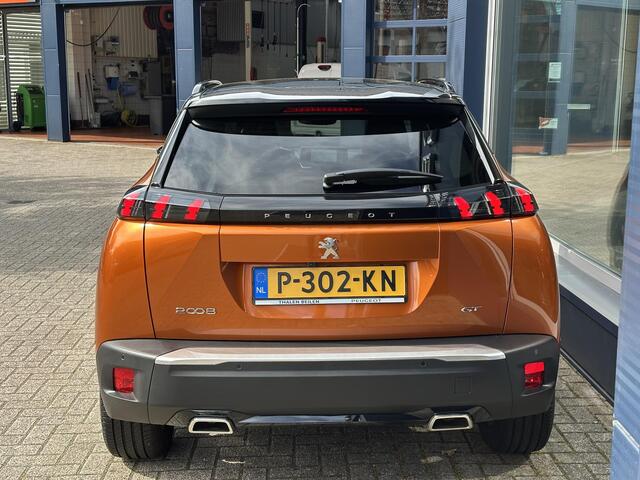 Peugeot 2008 1.2 Turbo 130PK GT | Lage Km stand: 35000 | Automaat | Navigatie | Climate Control | LED Verlichting | Stoelverwarming | Parkeersensoren | Camera | Luxe Uitvoering | Zwart Dak.