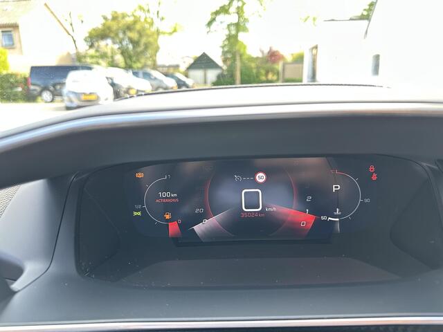 Peugeot 2008 1.2 Turbo 130PK GT | Lage Km stand: 35000 | Automaat | Navigatie | Climate Control | LED Verlichting | Stoelverwarming | Parkeersensoren | Camera | Luxe Uitvoering | Zwart Dak.