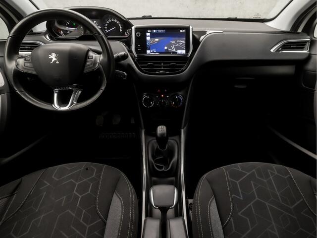 Peugeot 2008 1.2 PureTech Sport (NAVIGATIE, CRUISE, PARKEERSENSOREN, TREKHAAK, SPORTSTOELEN, ELEK PAKKET, XENON, NIEUWSTAAT)
