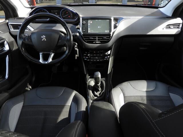 Peugeot 2008 1.2 110PK PURETECH ALLURE TREKHAAK