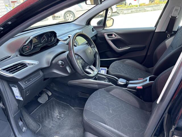 Peugeot 2008 1.2 PureTech Blue Lion AUTOMAAT / D-RIEM VV / CARPLAY / NAVI / AIRCO / PDC / BLUETOOTH / CRUISE / NL-AUTO