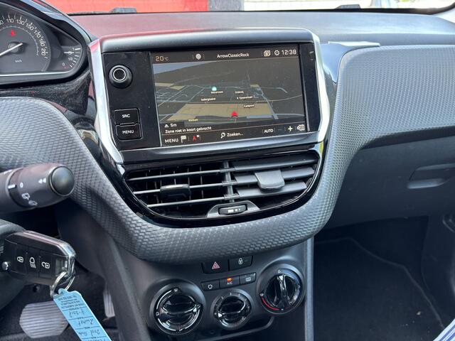Peugeot 2008 1.2 PureTech Blue Lion AUTOMAAT / D-RIEM VV / CARPLAY / NAVI / AIRCO / PDC / BLUETOOTH / CRUISE / NL-AUTO