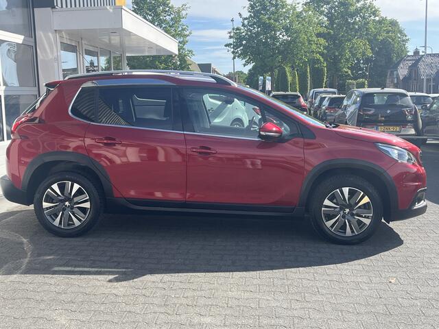 Peugeot 2008 1.2 PureTech Blue Lease Executive Panoramadak Cruise control Achteruitrijcamera Navigatie Apple Carplay/Android Auto