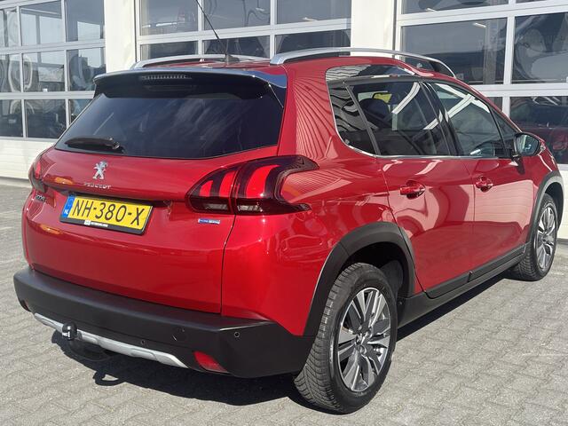 Peugeot 2008 1.2 PureTech Blue Lease Executive Panoramadak Cruise control Achteruitrijcamera Navigatie Apple Carplay/Android Auto