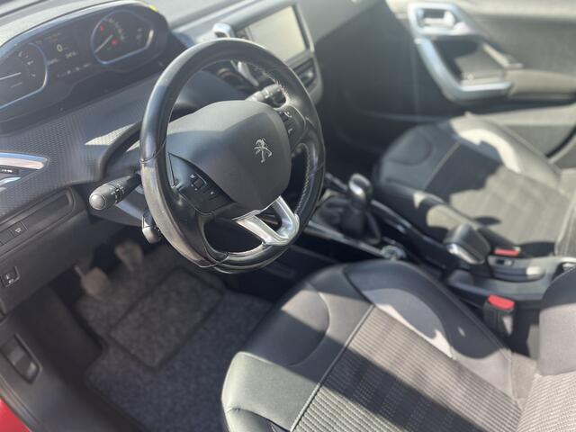 Peugeot 2008 1.2 PureTech Blue Lease Executive Panoramadak Cruise control Achteruitrijcamera Navigatie Apple Carplay/Android Auto