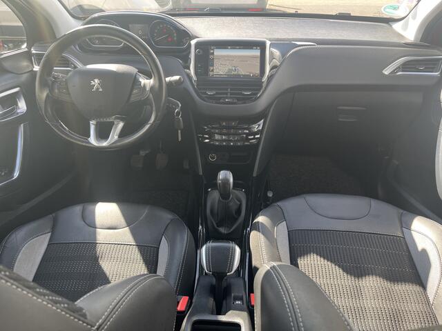 Peugeot 2008 1.2 PureTech Blue Lease Executive Panoramadak Cruise control Achteruitrijcamera Navigatie Apple Carplay/Android Auto