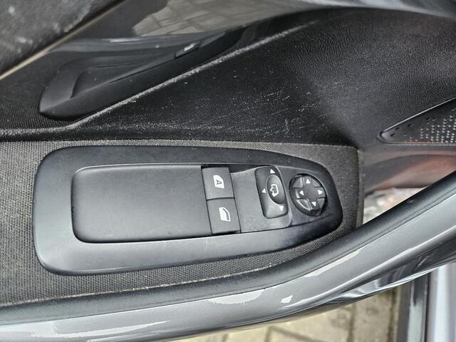Peugeot 2008 1.2 PureTech Blue Lion