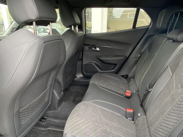 Peugeot 2008 1.2 PureTech 130 GT Alcantara pakket | Stoelverwarming met massage functie | Navigatie | Climate & Cruise control | Camera V+A |