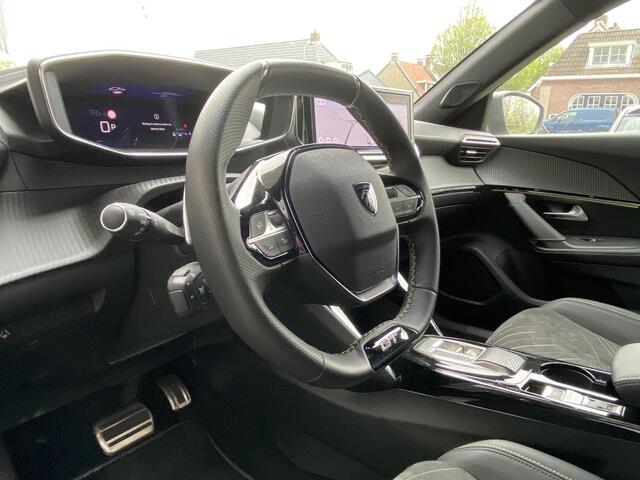 Peugeot 2008 1.2 PureTech 130 GT Alcantara pakket | Stoelverwarming met massage functie | Navigatie | Climate & Cruise control | Camera V+A |