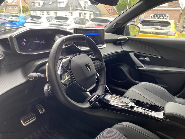 Peugeot 2008 1.2 PureTech 130 GT Alcantara pakket | Stoelverwarming met massage functie | Navigatie | Climate & Cruise control | Camera V+A |