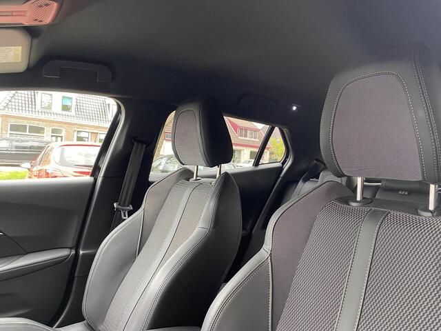 Peugeot 2008 1.2 PureTech 130 GT Alcantara pakket | Stoelverwarming met massage functie | Navigatie | Climate & Cruise control | Camera V+A |