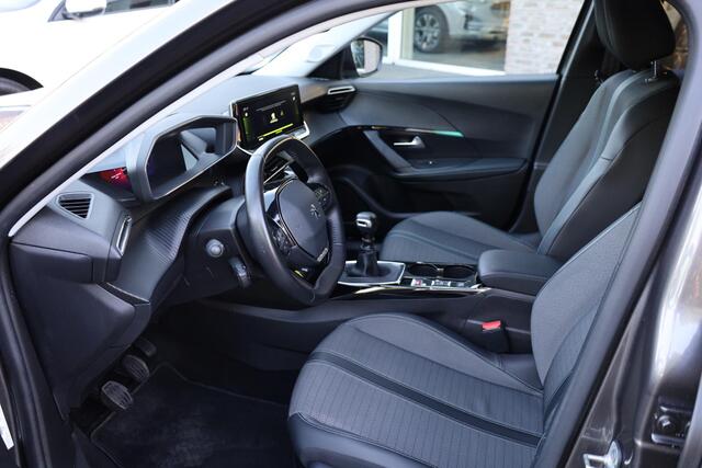 Peugeot 2008 1.2 PureTech Allure Pack CAMERA CRUISE CARPLAY DAB STOELVERW. HALF-LEDER 17"LMV ALL-SEASONS PDC