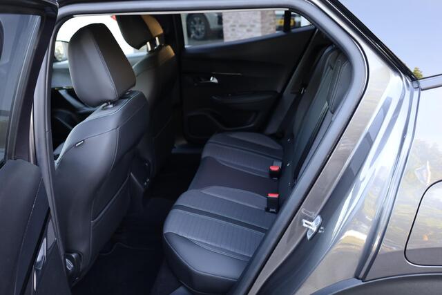 Peugeot 2008 1.2 PureTech Allure Pack CAMERA CRUISE CARPLAY DAB STOELVERW. HALF-LEDER 17"LMV ALL-SEASONS PDC