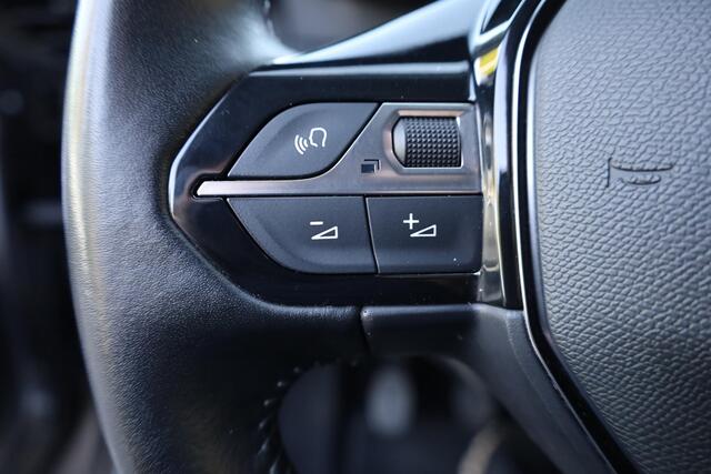 Peugeot 2008 1.2 PureTech Allure Pack CAMERA CRUISE CARPLAY DAB STOELVERW. HALF-LEDER 17"LMV ALL-SEASONS PDC