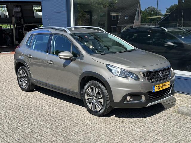 Peugeot 2008 1.2 Turbo 110 PK Allure | Volledig dealer onderhouden | Navigatie | Trekhaak 1250 KG | Hoge Zitpositie | Parkeersensoren | Climate Control | Cruise Control | 16" Lichtmetalen Velgen | Dakrails |