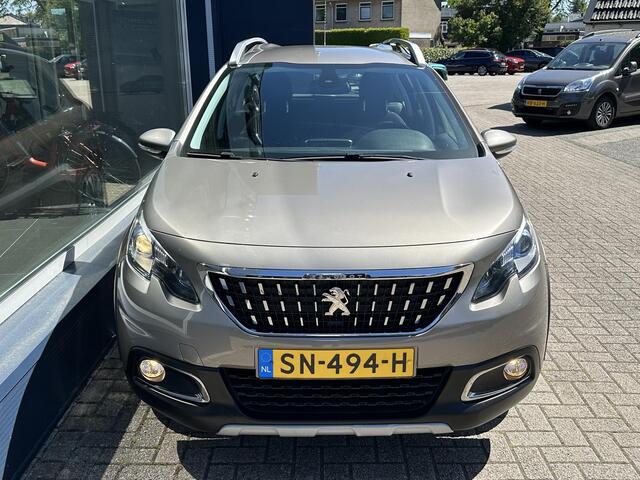 Peugeot 2008 1.2 Turbo 110 PK Allure | Volledig dealer onderhouden | Navigatie | Trekhaak 1250 KG | Hoge Zitpositie | Parkeersensoren | Climate Control | Cruise Control | 16" Lichtmetalen Velgen | Dakrails |