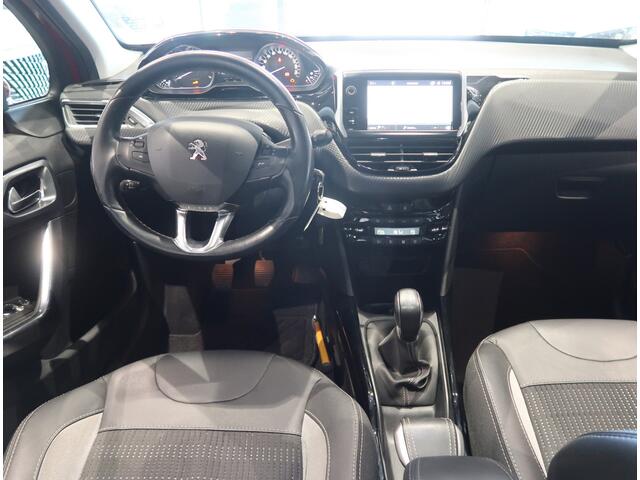 Peugeot 2008 110 Pk Benzine * Luxe Allure * * Trekhaak * Navigatie * Panoramadak * 1/2 Lederen Interieur * Lichtmetalen Velgen * Automatisch Inparkeersysteem * Climate & Cruise Control * Vingerhoets; Vierde Generatie Eersteklas Service !