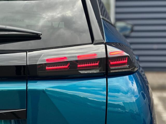 Peugeot 2008 1.2 Hybrid 136 Allure | Parkeercamera/-sensoren (voor/achter) | Adaptive Cruise Control | Navigatie | Apple Carplay/Android Auto | DAB | Draadloze telefoonlader | BLIS | Full LED |