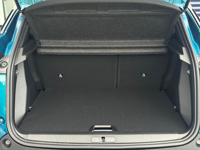 Peugeot 2008 1.2 Hybrid 136 Allure | Parkeercamera/-sensoren (voor/achter) | Adaptive Cruise Control | Navigatie | Apple Carplay/Android Auto | DAB | Draadloze telefoonlader | BLIS | Full LED |