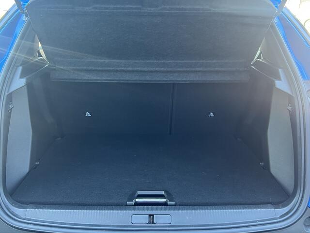Peugeot 2008 1.2 130 pk Automaat Allure Navi* Carplay Camera Stoelverwarming ACC DAB Keyless 17 Inch Velgen Parkeersensoren