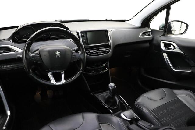 Peugeot 2008 1.2 PureTech Allure 110pk | Navigatie | Panoramadak | Trekhaak | Climate Control | Lichtmetalen Velgen | Cruise Control | Parkeersensoren
