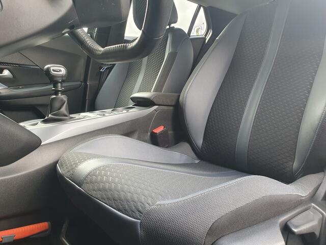 Peugeot 2008 1.2 PureTech Allure NAVI/PDC/LED/CRUISE/LMV