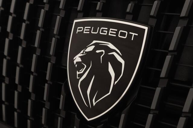Peugeot 2008 1.2 PURETECH 130PK ALLURE | Carplay | Clima | PDC v/a