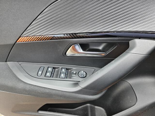 Peugeot 2008 1.2 PureTech Active Pack 100PK | Apple Carplay/Android Auto | Peugeot Connect 3D Navigatie | Airco-Ecc | Cruise | 16"LM-Velgen | PDC | Achteruitrijcamera Visioppark 1 | binnenspiegel automatisch dimmend | Regensensor LED Verlichting