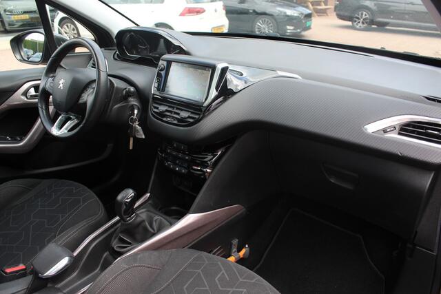 Peugeot 2008 1.2 PureTech Active / Trekhaak / Navigatie / Bluetooth / Radio / Cruise Control