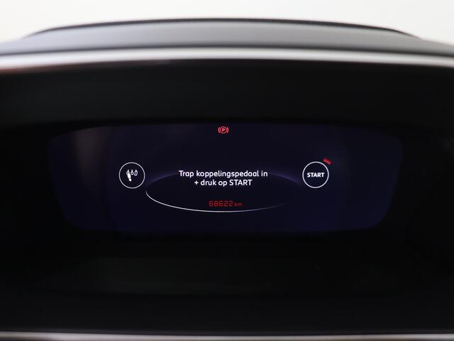 Peugeot 2008 1.2 PureTech Allure | Panoramadak | Stoelverwarming | Adaptive Cruise Control Pack Connect